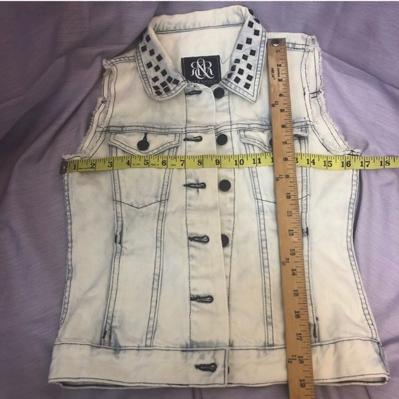 ROCK & REPUBLIC JEAN DENIM VEST WITH metal STUDS - Picture 7 of 10